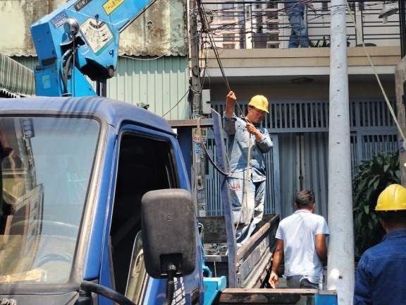 Nhận cẩu vận tải hàng hóa luôn luôn đáp ứng theo yêu cầu luôn luôn có xe 24/24 Nhận cẩu vận tải hàng hóa luôn luôn đáp ứng theo yêu cầu luôn luôn có xe 24/24